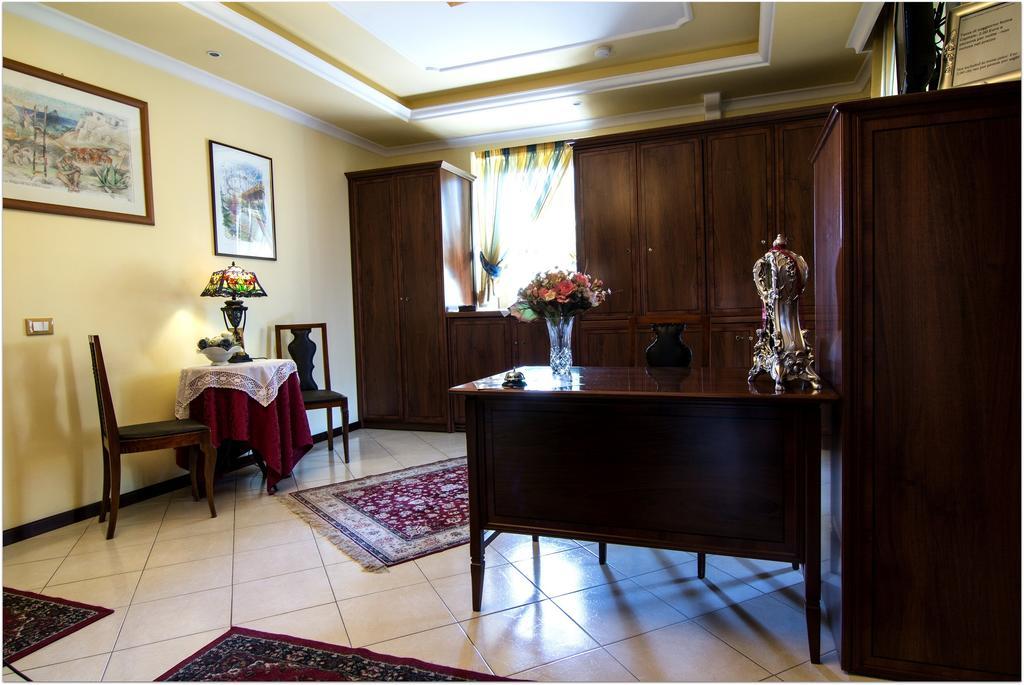 B&B Degli Amici Ciampino Exteriör bild