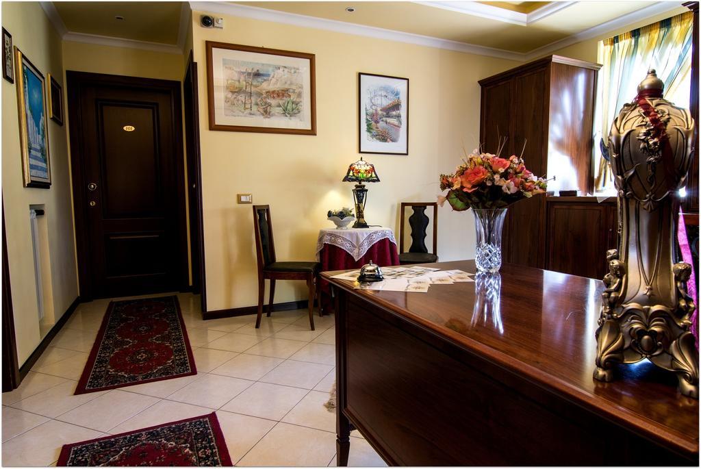 B&B Degli Amici Ciampino Exteriör bild