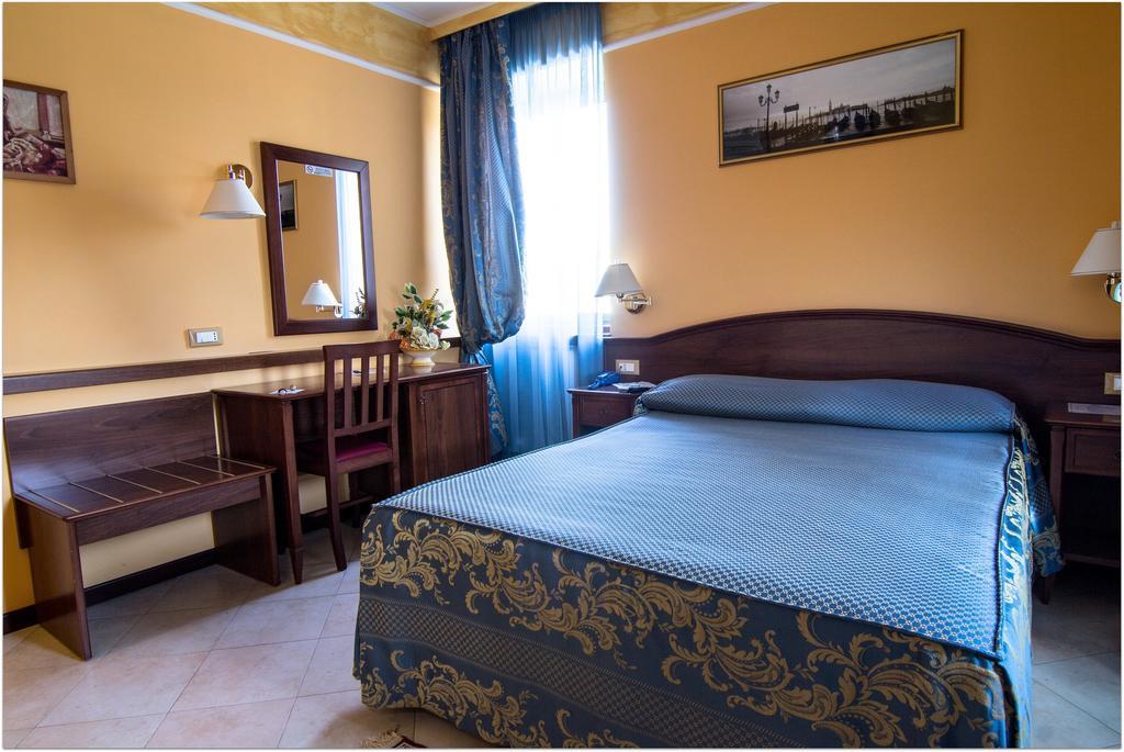 B&B Degli Amici Ciampino Rum bild